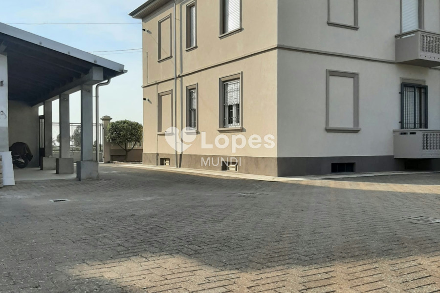 Casa renovada com 4 quartos à venda em Trino, Vercelli – 2 unidades independentes