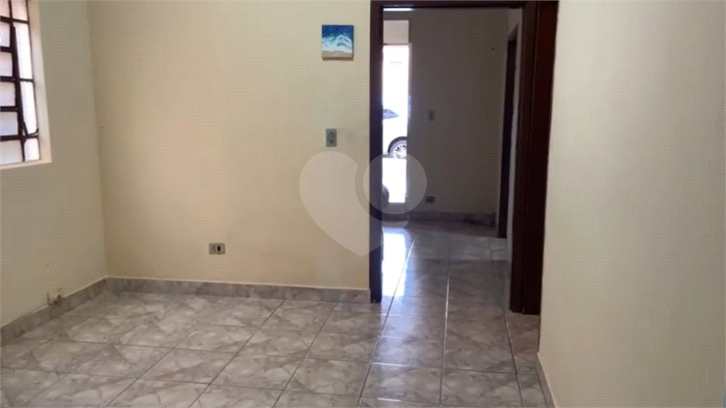 Casa à venda com 3 quartos, sendo 1 suíte,  no Centro, Salto, SP