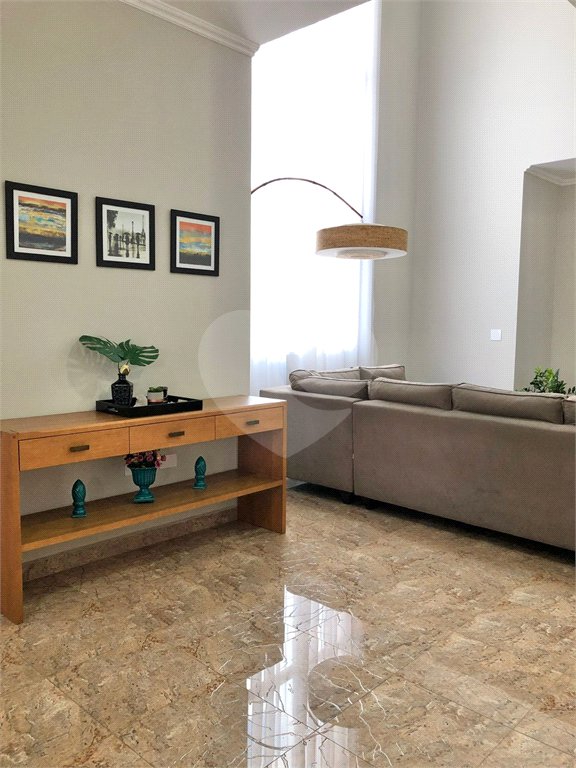 Sobrado à venda com 5 suítes em Vila Alzira, Santo André, SP