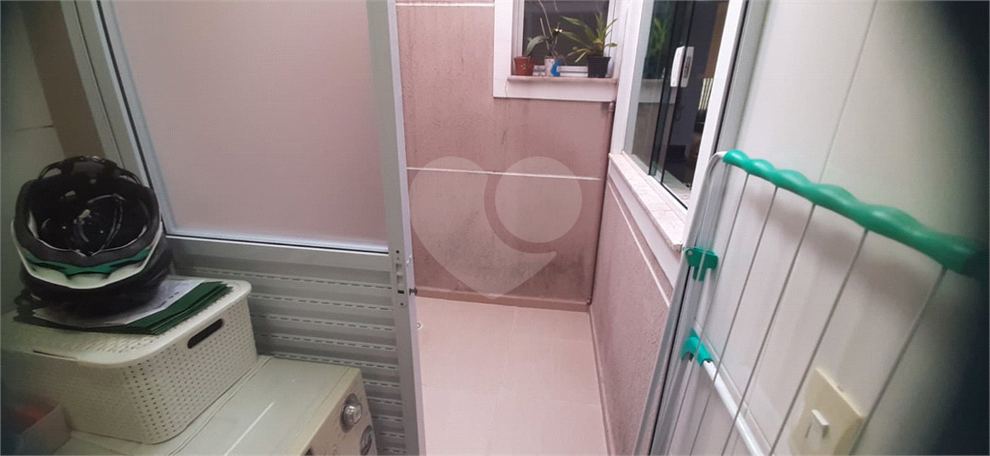 Casa à venda com 3 quartos, sendo 2 suítes, no condomínio Mário Araújo, São Paulo - SP