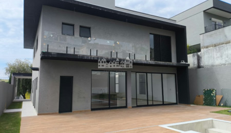Casa à venda com 4 suítes no condomínio Figueira Garden, Atibaia - SP