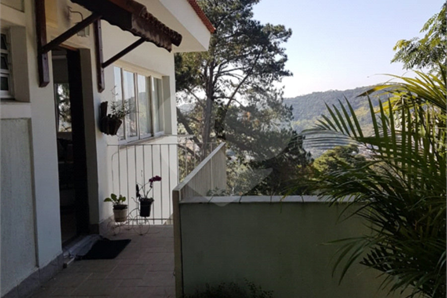 Casa à venda com 4 quartos, sendo 2 suítes, no condomínio Ibiratiba, São Paulo - SP