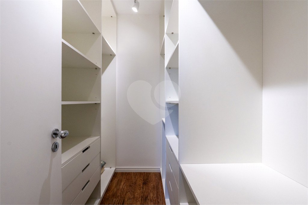 Apartamento à venda com 3 suítes em Vila Nova Conceição, São Paulo, SP