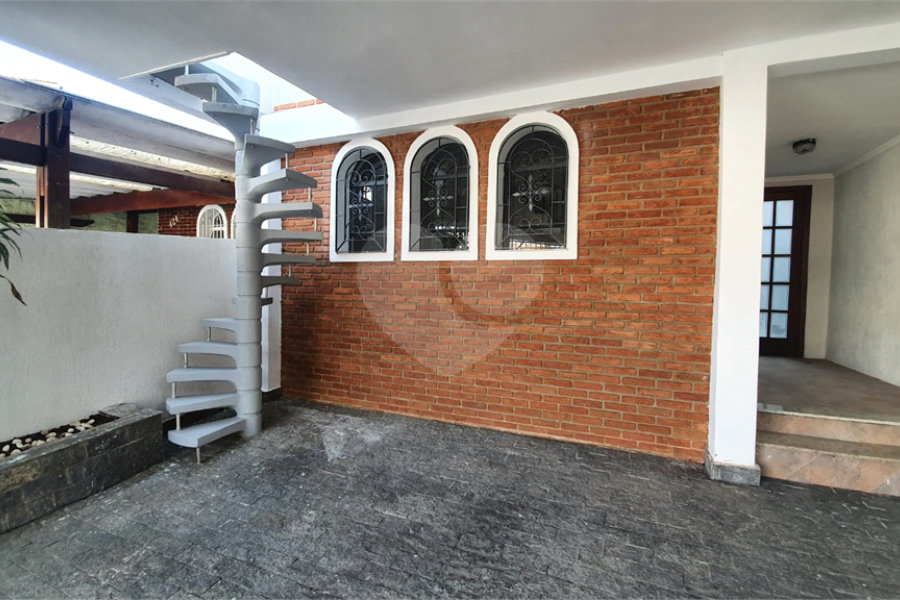 Sobrado à venda com 3 quartos, sendo 1 suíte,  em Horto, São Paulo, SP