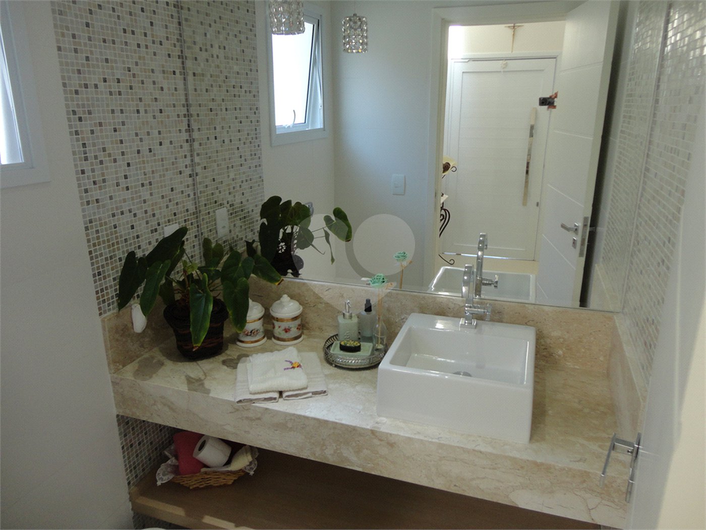 Casa à venda com 3 quartos, sendo 2 suítes, no condomínio Águas da Serra, Valinhos - SP