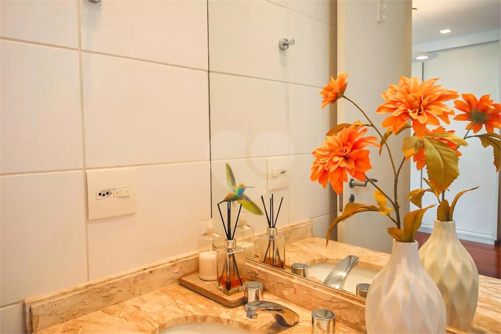 Apartamento à venda com 3 suítes em Real Parque, São Paulo, SP