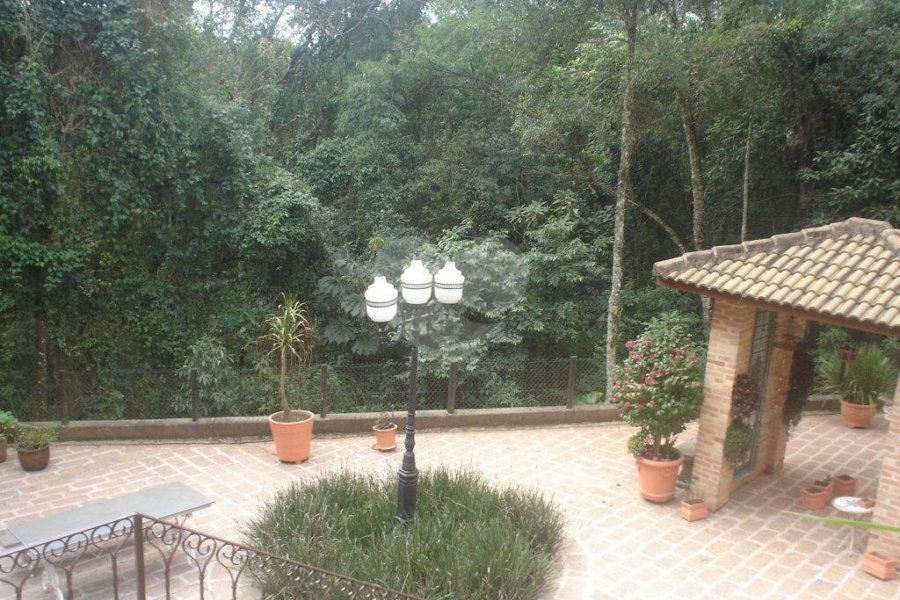 Casa à venda com 3 quartos, sendo 2 suítes, no condomínio residencial Cantareira-pque Petropolis, Mairiporã - SP