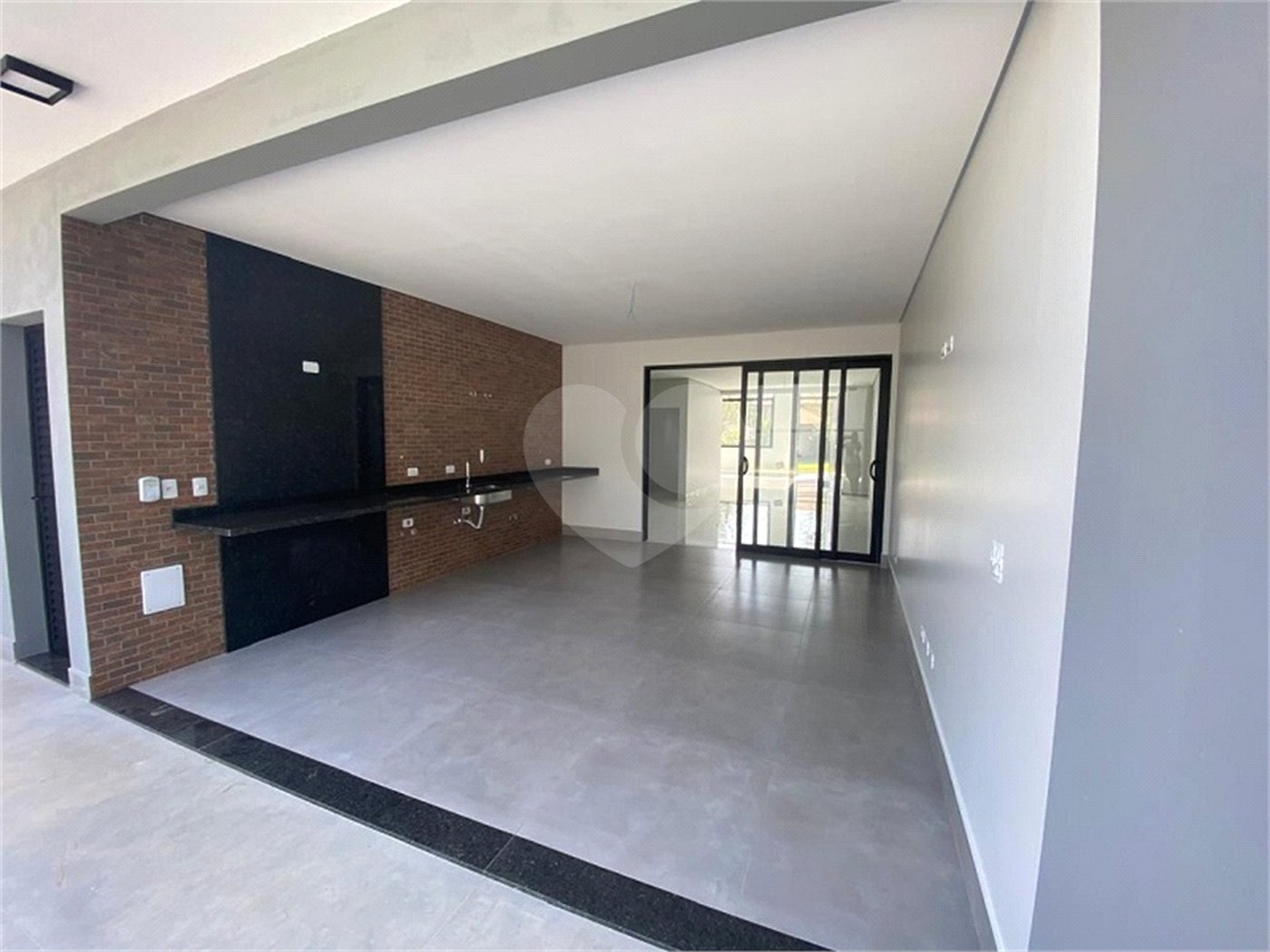 Casa à venda com 3 suítes no condomínio Shambala II, Atibaia - SP
