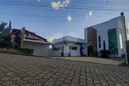 Casa em condomínio à venda ou para alugar com 5 quartos, sendo 3 suítes,  no Centro, Bom Jesus dos Perdões, SP