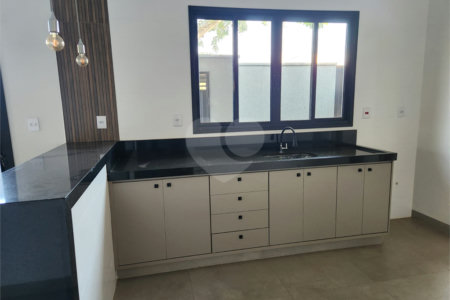 Casa à venda com 3 quartos, sendo 1 suíte, no condomínio Jd. Parque Alvorada, Araraquara - SP