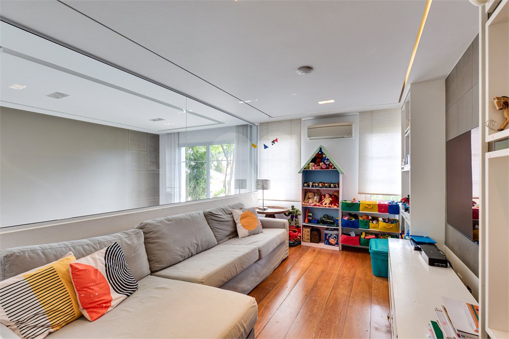 Casa à venda com 3 suítes no condomínio Parc Vignoble, São Paulo - SP