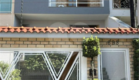 Sobrado à venda com 4 quartos, sendo 1 suíte,  em Vila Floresta, Santo André, SP