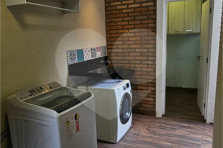 Sobrado à venda com 3 suítes em Vila Alexandria, São Paulo, SP