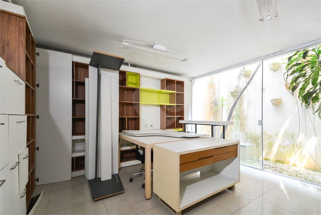 Sobrado à venda ou para alugar com 4 quartos em Vila Clementino, São Paulo, SP