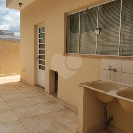 Sobrado à venda com 4 quartos, sendo 3 suítes, em Altos do Jaraguá, Araraquara, SP