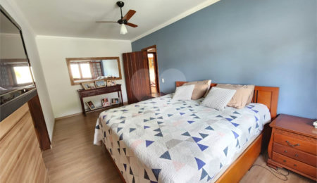 Casa à venda com 7 quartos, sendo 1 suíte, em Condomínio Flamboyant-b, Atibaia, SP