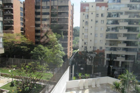 Apartamento à venda com 3 suítes em Real Parque, São Paulo, SP