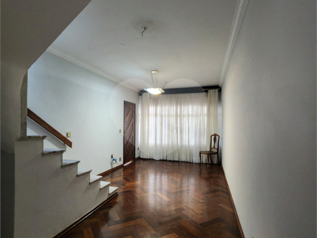 Sobrado à venda com 3 quartos, sendo 1 suíte,  em Vila Constança, São Paulo, SP