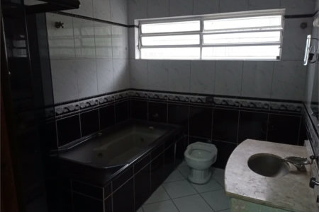 Casa Térrea à venda ou para alugar com 3 quartos, sendo 1 suíte,  em Caxingui, São Paulo, SP
