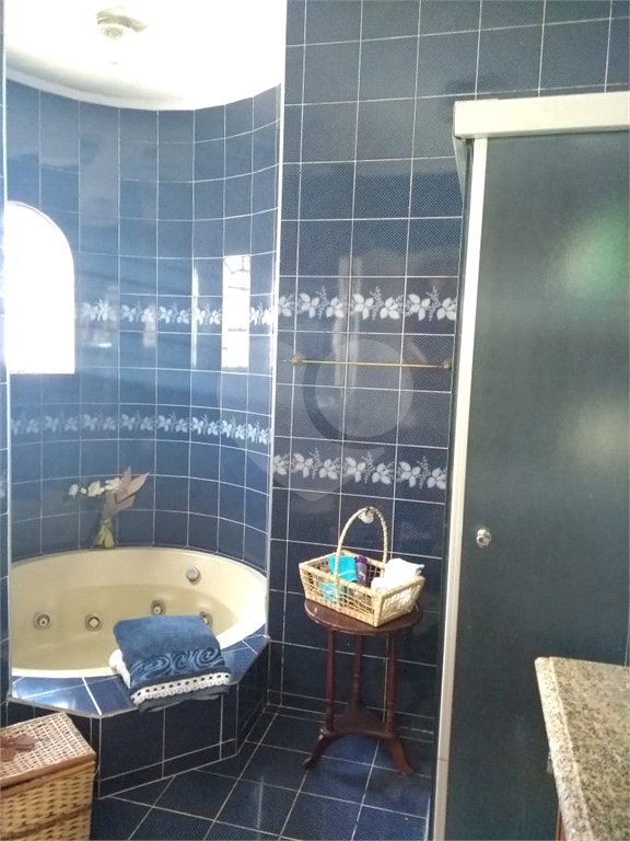 Casa à venda com 5 quartos, sendo 3 suítes,  em Vila Oliveira, Mogi das Cruzes, SP