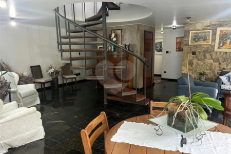 Casa à venda com 4 quartos, sendo 3 suítes, no condomínio Vitoria Regia, São Paulo - SP