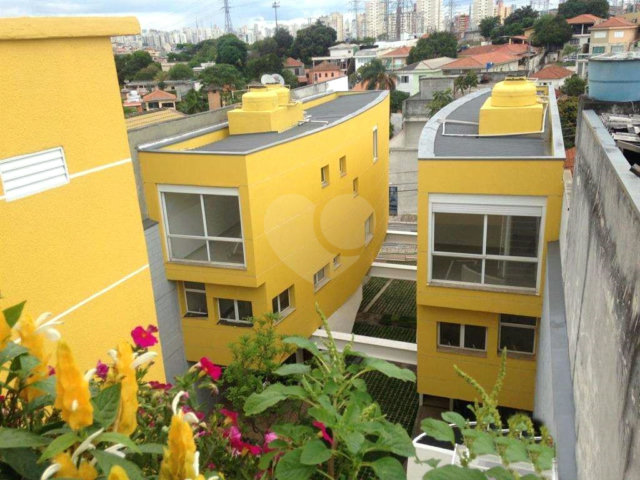 Casa à venda com 3 quartos, sendo 1 suíte,  no condomínio Residencial Vegas, São Paulo - SP