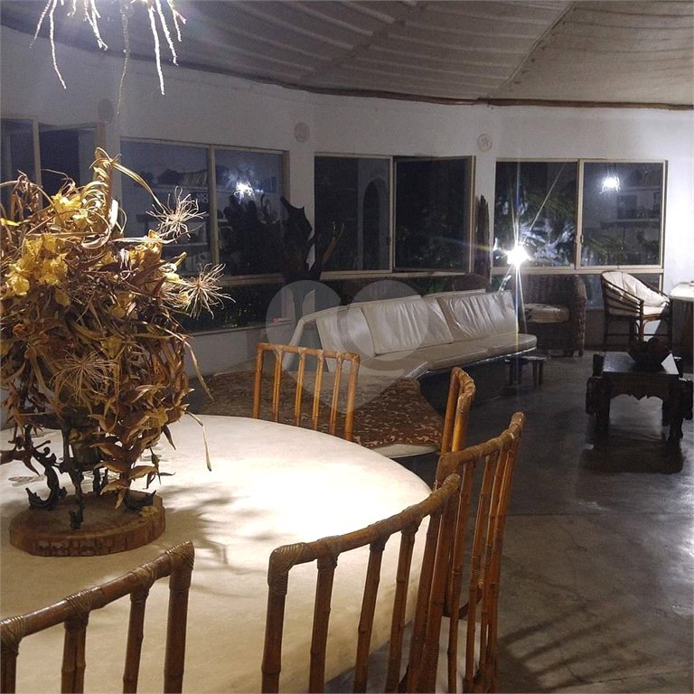 Chácara à venda com 4 quartos, sendo 3 suítes, no Centro, Juquitiba, SP