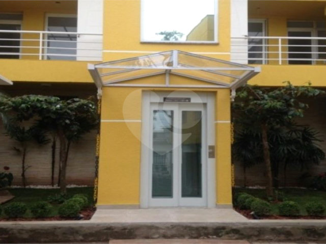 Casa à venda com 3 quartos, sendo 1 suíte,  no condomínio Residencial Vegas, São Paulo - SP