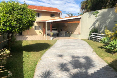 Casa à venda com 3 quartos, sendo 2 suítes,  em Jardim do Lago, Atibaia, SP