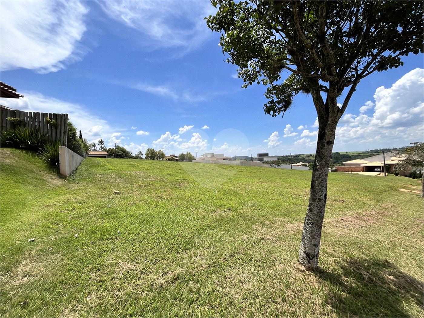 Terreno à venda no condomínio Residencial Saint Charbel, Araçoiaba da Serra - SP