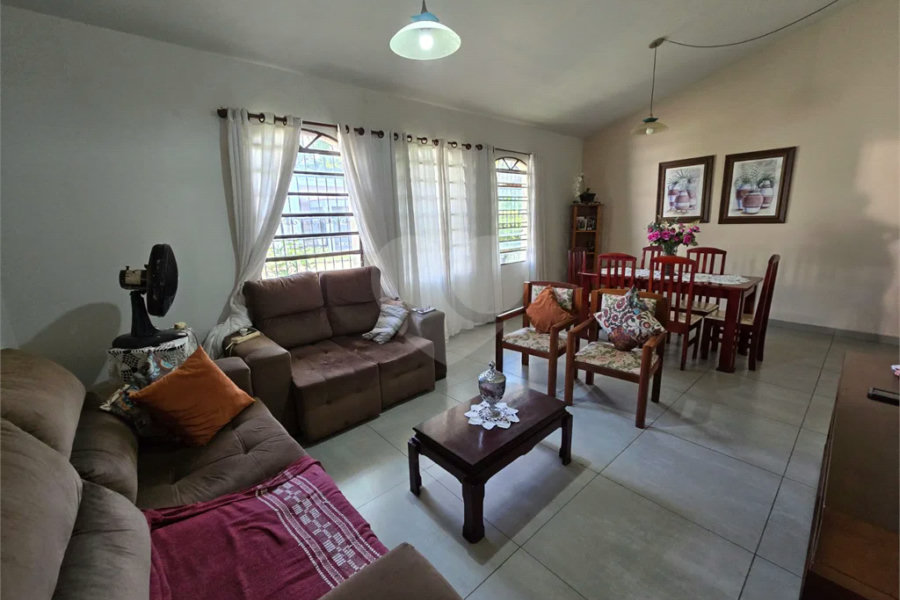 Casa à venda com 3 quartos, sendo 1 suíte, no Cidade Jardim, Pirassununga - SP
