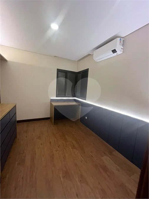 Casa de Alto Padrão à Venda – Condomínio Terra Magna | Indaiatuba/SP - Sofisticação, conforto e funcionalidade. Este magnífico sobrado possui 300 m² de área construída em um terreno de 420 m², com ambientes amplos, integrados e acabamentos de alto padrão. Destaques do imóvel - 4 dormitórios, sendo 3