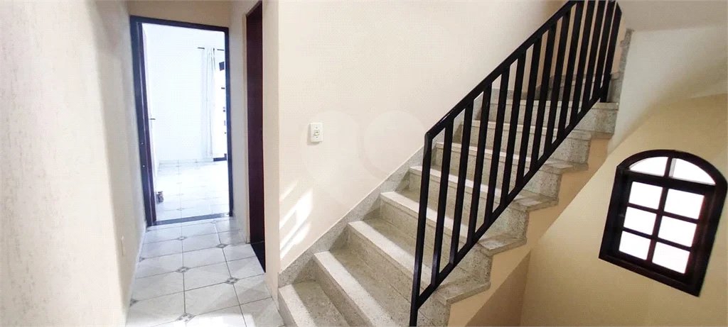 Casa com 180m², 3 dormitórios, 1 vaga, à venda na Vila Scarpelli em Santo André.