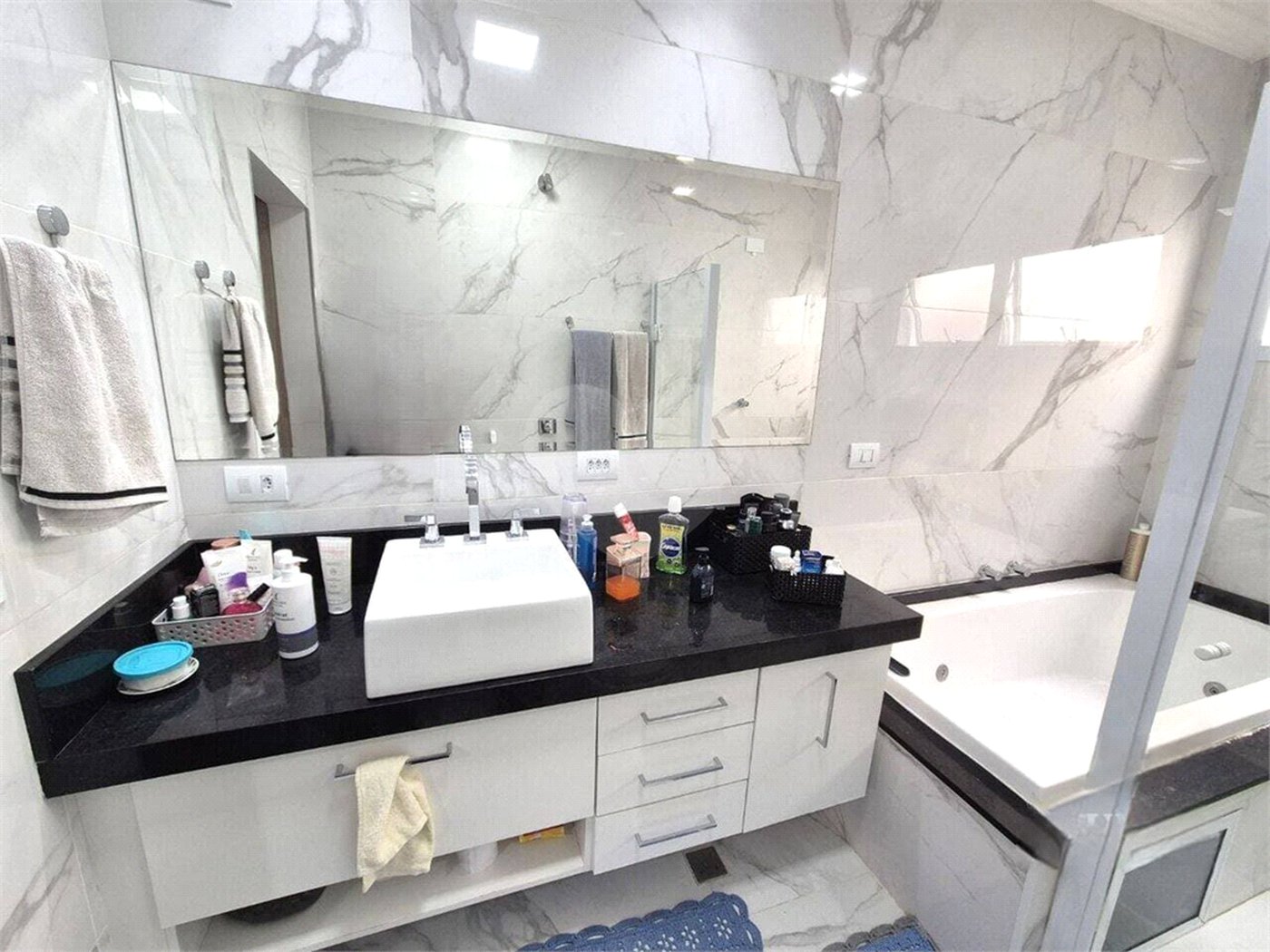 Casa à venda com 3 quartos, sendo 1 suíte,  em Vila Augusta, Sorocaba, SP
