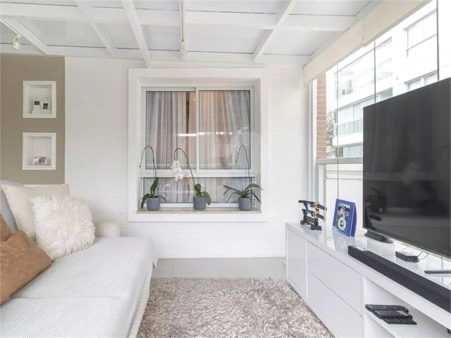 Apartamento à venda com 2 quartos, sendo 1 suíte, em Vila Olímpia, São Paulo, SP
