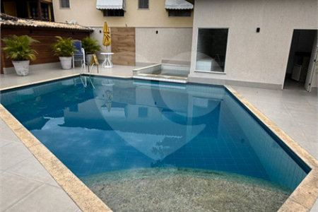 Casa à venda com 3 quartos, sendo 1 suíte, em Ferradurinha, Armação dos Búzios, RJ