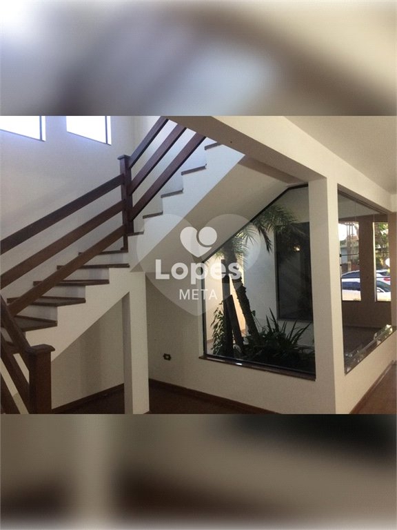 Casa à venda com 3 quartos, sendo 1 suíte, no condomínio Eldourado, São José dos Campos - SP