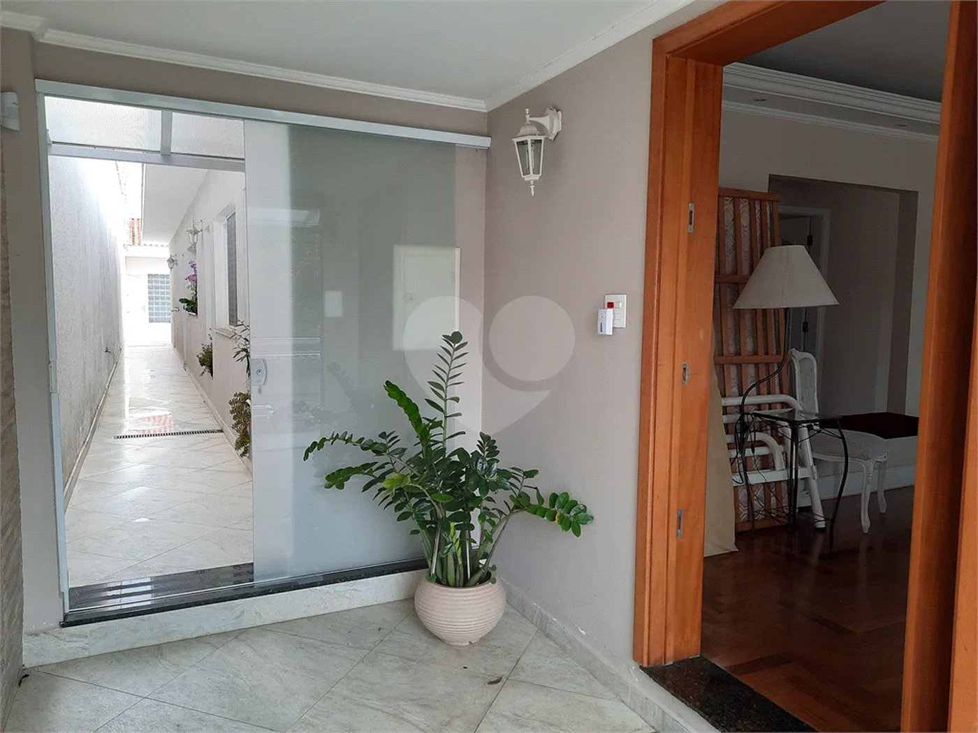 casa térrea na Vila Romana, 07 vagas de garagem, 4 quartos,, sendo 1 suíte amplo quintal.