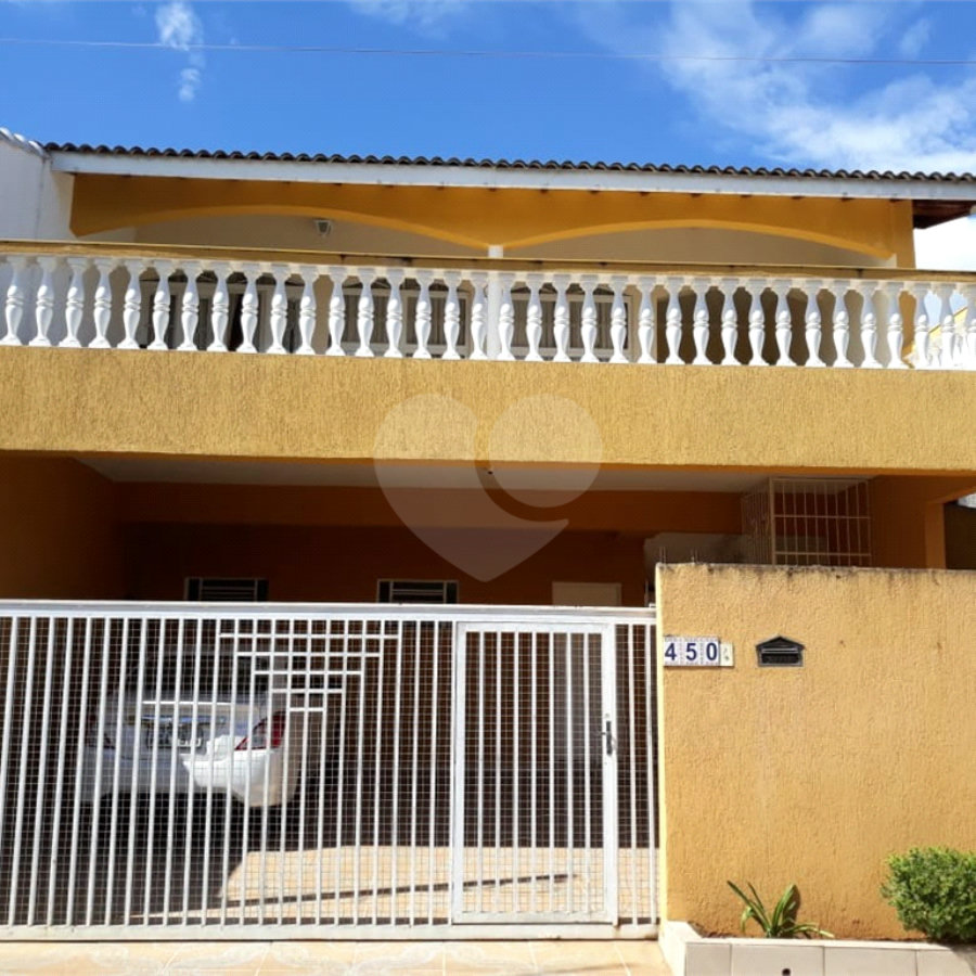 Sobrado à venda com 4 quartos, sendo 2 suítes, em Jardim dos Pinheiros, Atibaia, SP