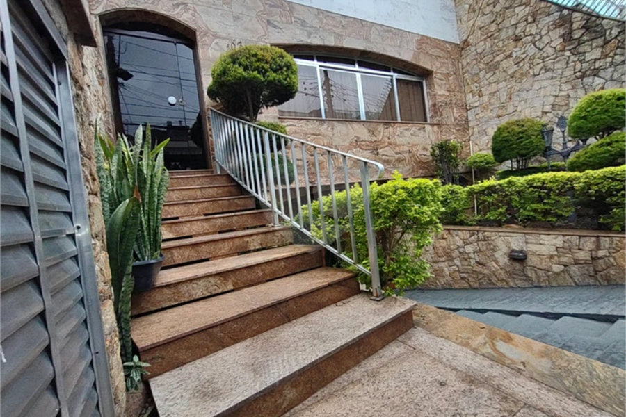 Casa à venda com 3 quartos, sendo 1 suíte, no condomínio Vila Paiva, São Paulo - SP