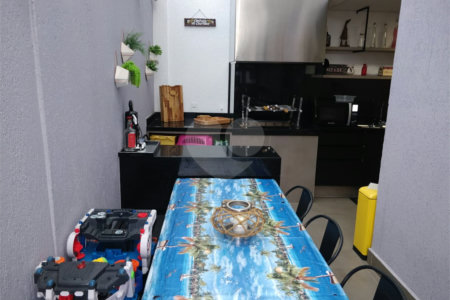 Sobrado à venda com 3 quartos, sendo 1 suíte,  em Vila Oliveira, Mogi das Cruzes, SP