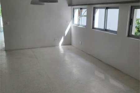 Sobrado à venda ou para alugar com 3 quartos, sendo 1 suíte, em Água Branca, São Paulo, SP