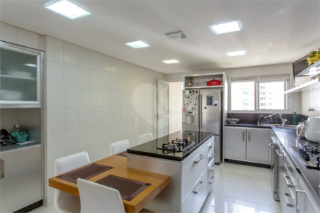 Apartamento à venda com 4 suítes em Vila Suzana, São Paulo, SP