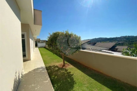 Casa à venda com 4 suítes no condomínio Ipê Velho, Vinhedo - SP