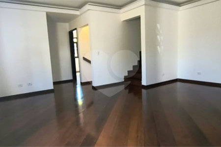 Sobrado à venda com 3 quartos, sendo 2 suítes, em Jardim Ivana, São Paulo, SP