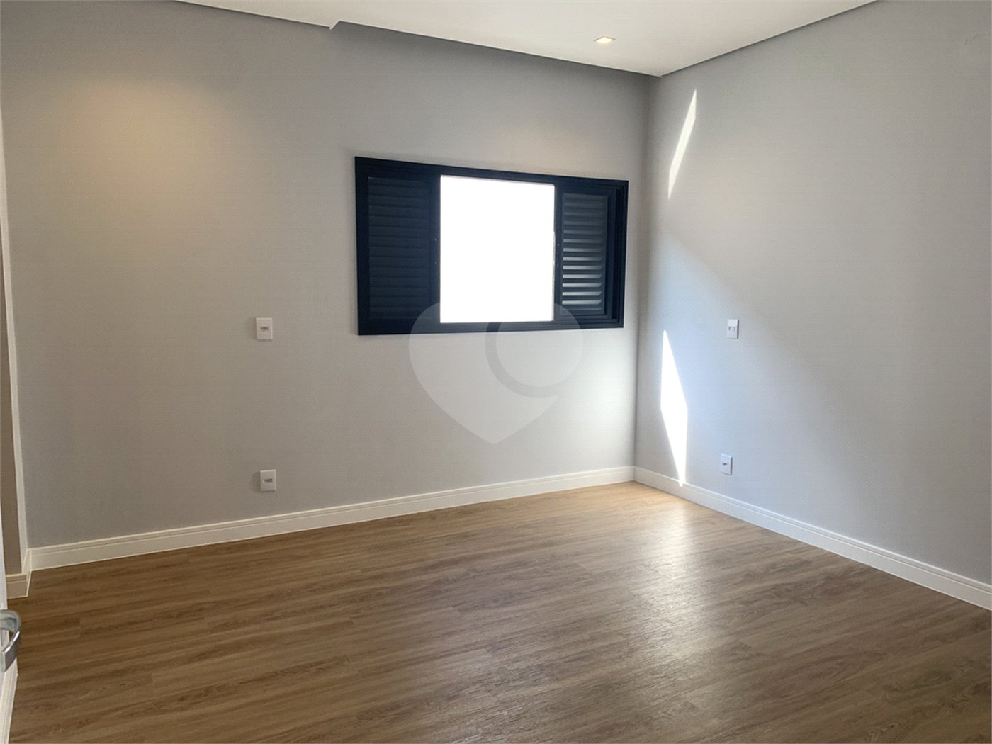 Casa à venda ou para alugar com 4 quartos, sendo 3 suítes, no condomínio Alphaville Nova Esplanada 1, Votorantim - SP
