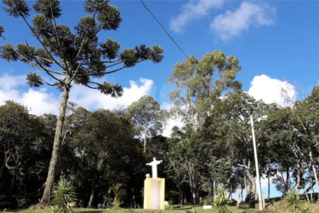 Chácara à venda com 8 quartos, sendo 3 suítes, no Centro, Toledo, MG