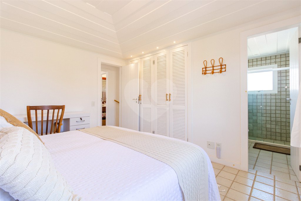Casa em condomínio à venda com 6 quartos, sendo 5 suítes,  em Praia Rasa, Armação dos Búzios, RJ