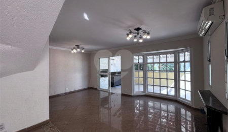 Sobrado à venda com 3 quartos, sendo 1 suíte,  em Jardim Barbacena, Cotia, SP