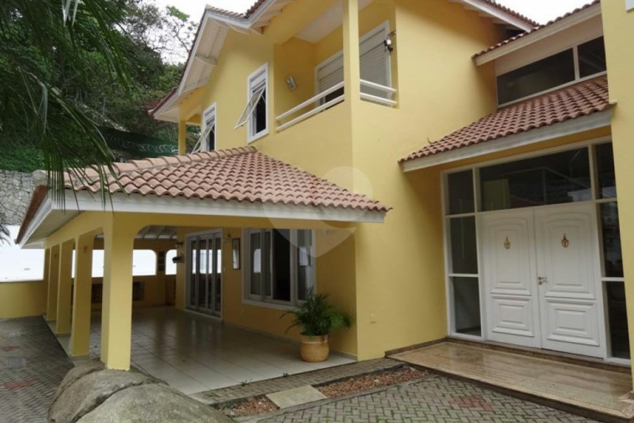 Casa à venda com 4 suítes no condomínio Jardim Ibiratiba, São Paulo - SP